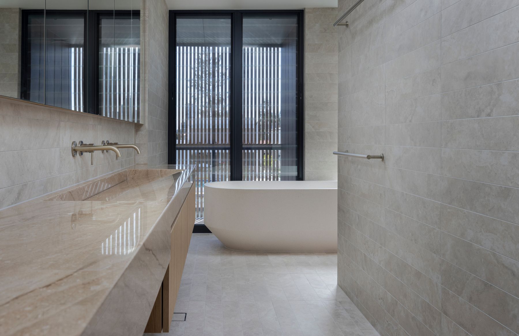 Main ensuite bath