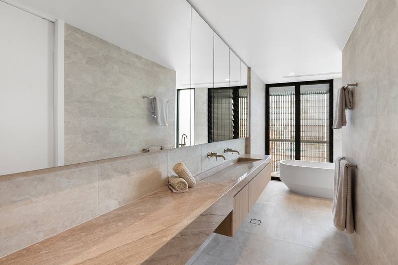 Main ensuite